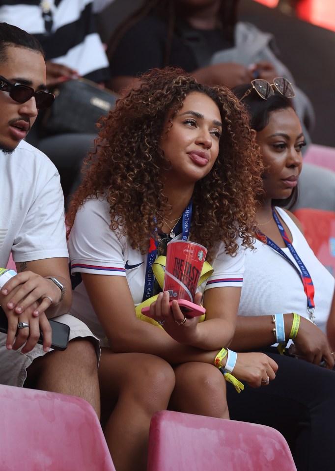 Izuthe Mulatto supports her husband at the Euro 2024