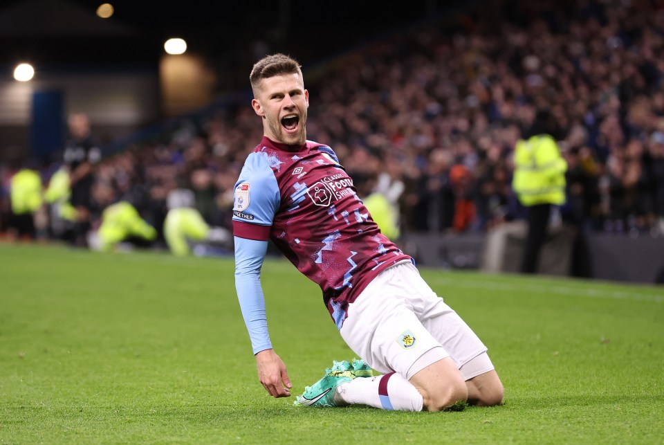 Johann Berg Gudmundsson has re-signed for Burnley