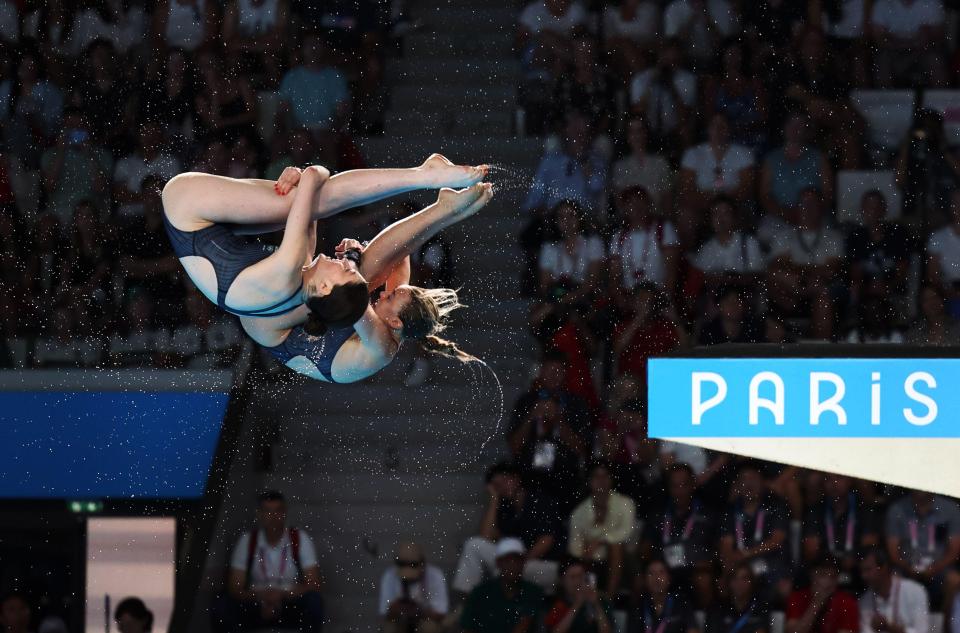 Andrea Spendolini-Sirieix and Lois Toulson competing in the women’s synchro 10m platform final at Paris 2024