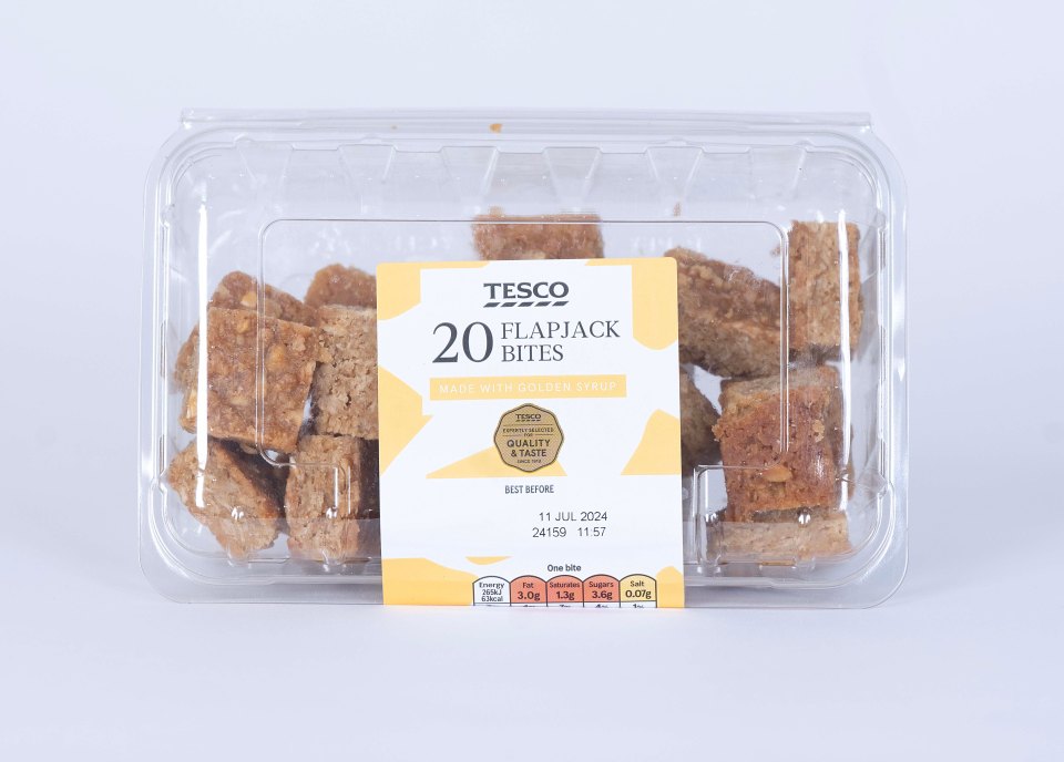 Tesco's flapjack bites are golden-brown, have a nice even bake and a rather crumbly texture