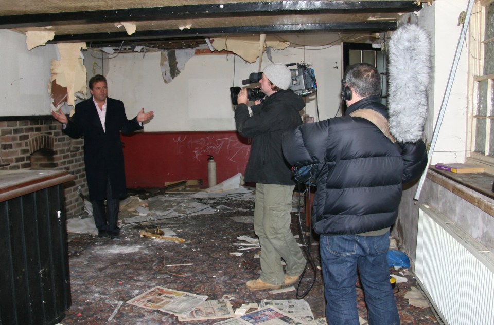 On Homes Under the Hammer, Martin makes sure he tells guests about safety issues