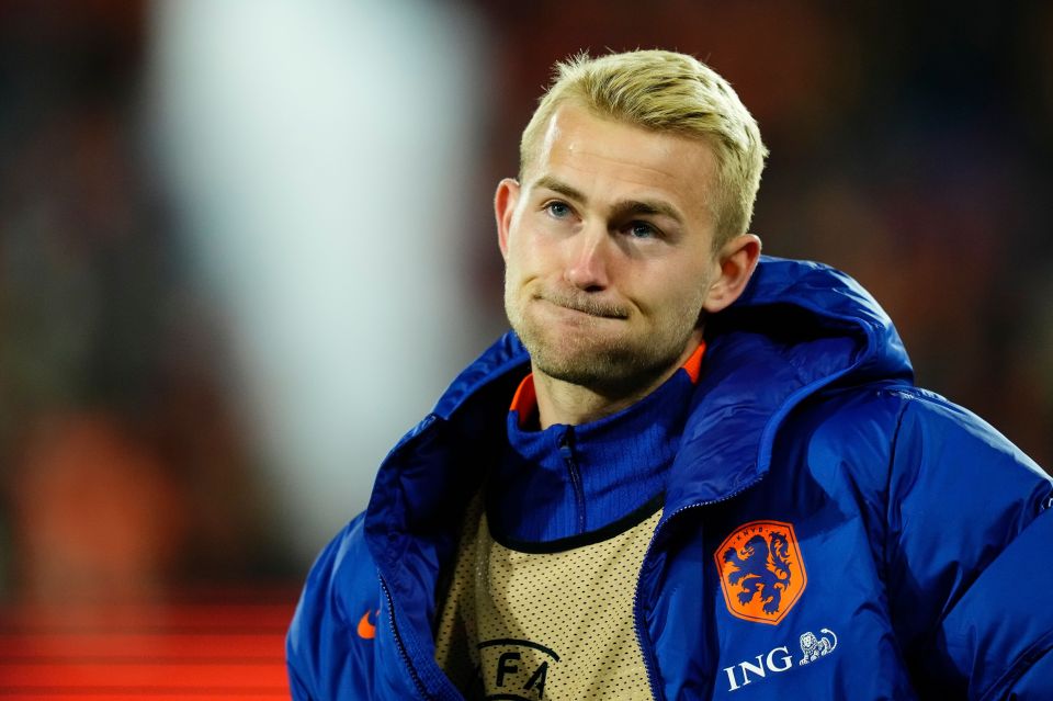 The Dutch defender has given the 'green light' to a move to Old Trafford