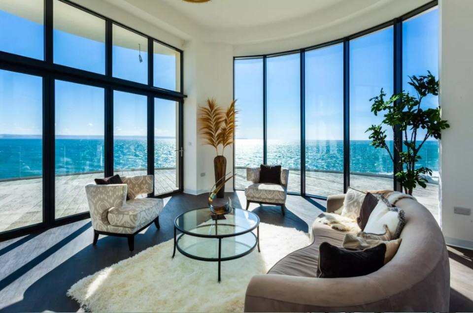 The stunning living room in the rotunda