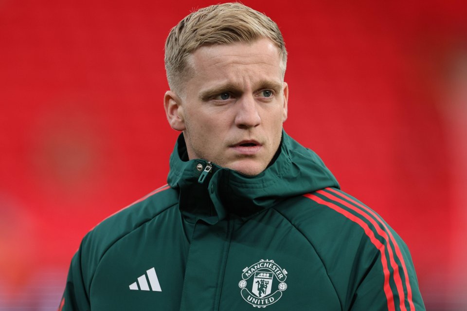 Man Utd are attempting to offload Donny van de Beek