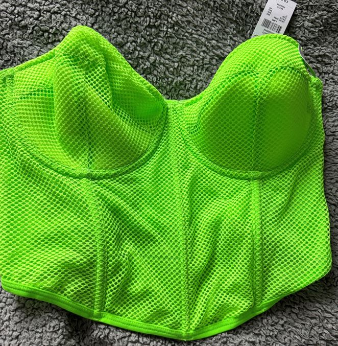 An image of the green crop top believed to be the same one worn by the woman