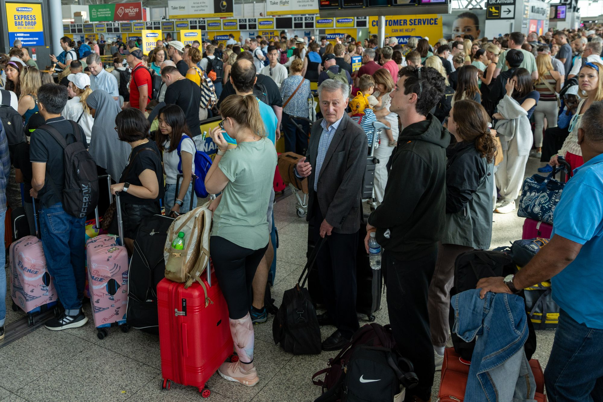 Travel chaos and lengthy queues sparked at London Stansted Airport this morning