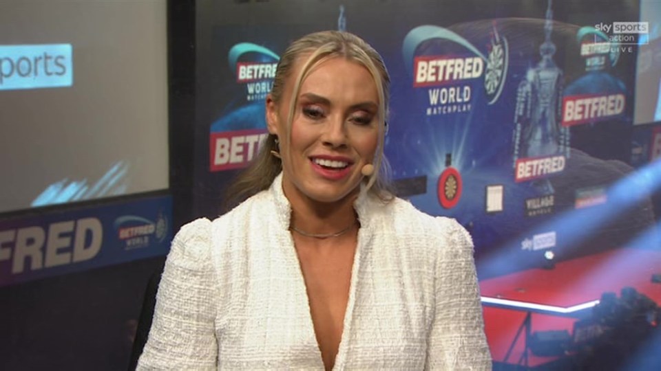 Emma looked cool in white on the night Humphries beat Van Gerwen