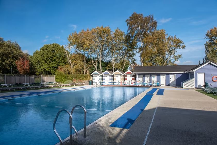 Haven Wild Duck has its own outdoor pools, although is much smaller than Center Parcs