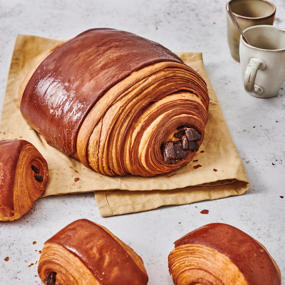 Philippe Conticini sell their pain au chocolat XL for €37