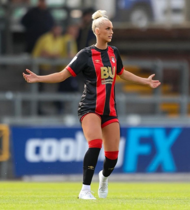 Like Senesi, Kelci-Rose plays in defence for the Cherries