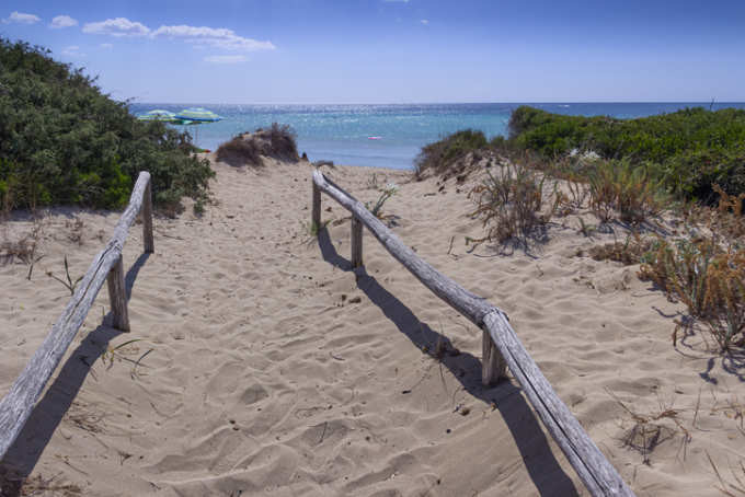 The head clash happened on a beach in Puglia, Italy