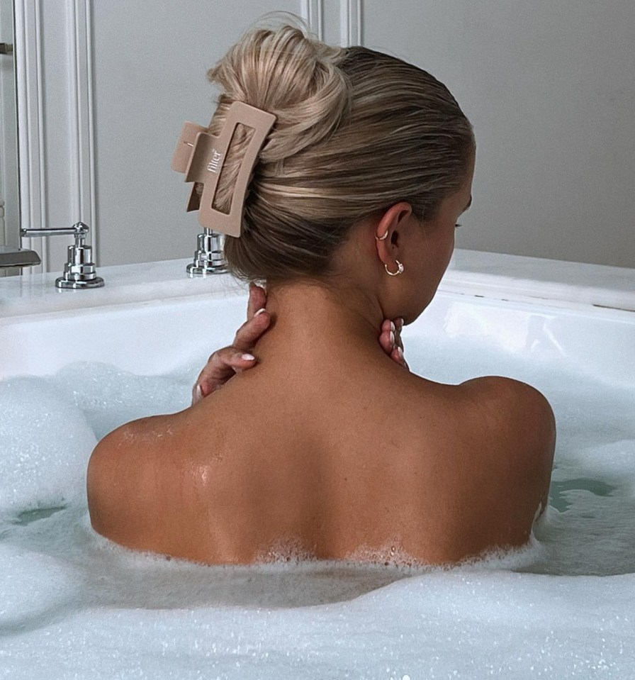 Molly-Mae poses naked in the bath, showing off a sensual part of her neck, back and shoulders