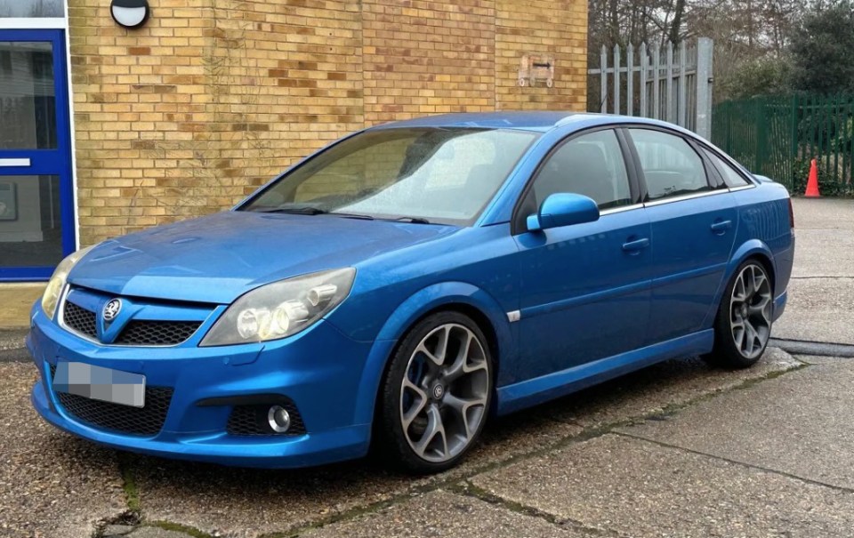 The Vauxhall Vectra VXR is a seriously fast family saloon