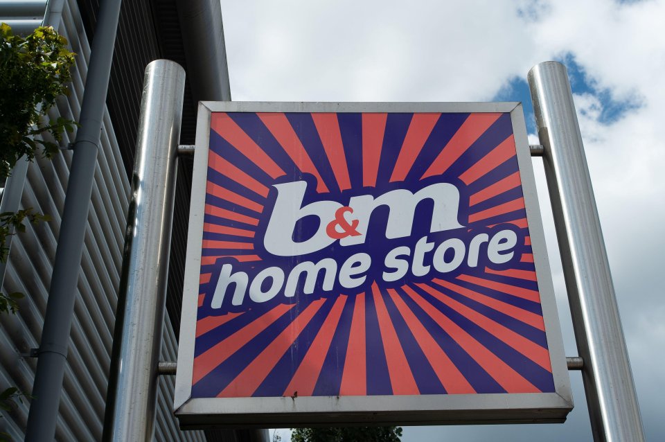 a b & m home store sign that is outside