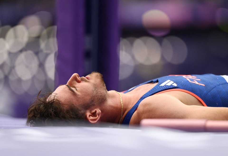 Anthony Ammirati failed to clear a bar in the pole vault