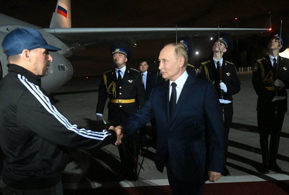 Russian President Vladimir Putin, centre, meets Russian citizens released after the Russian-US prisoner swap