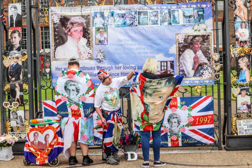 Mourners paid tribute to Princess Diana on the 27th anniversary of her death