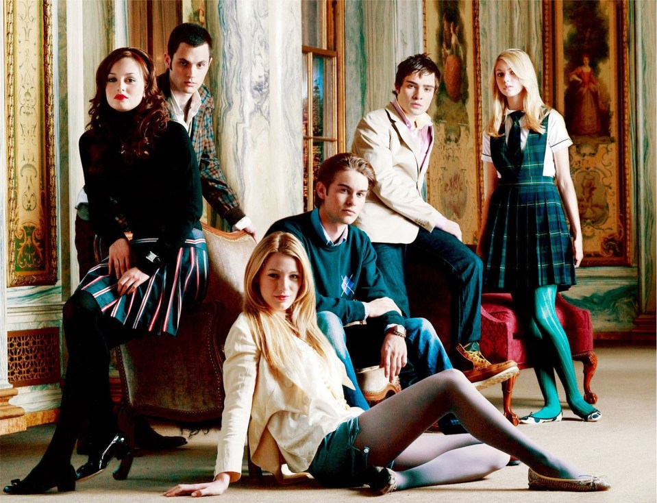 the cast of gossip girl poses for a photo