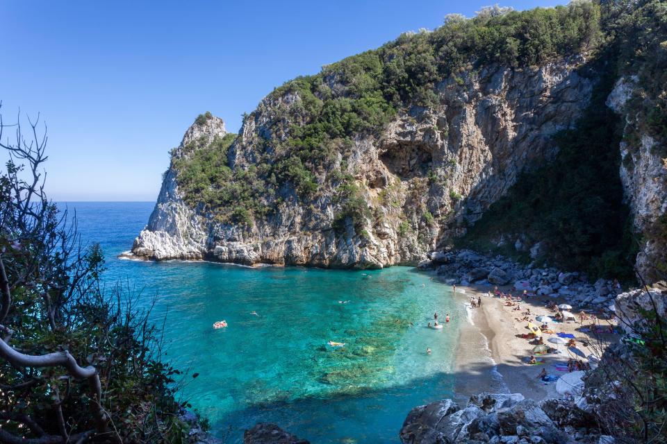 The Volos district usually boasts clean turquoise waters