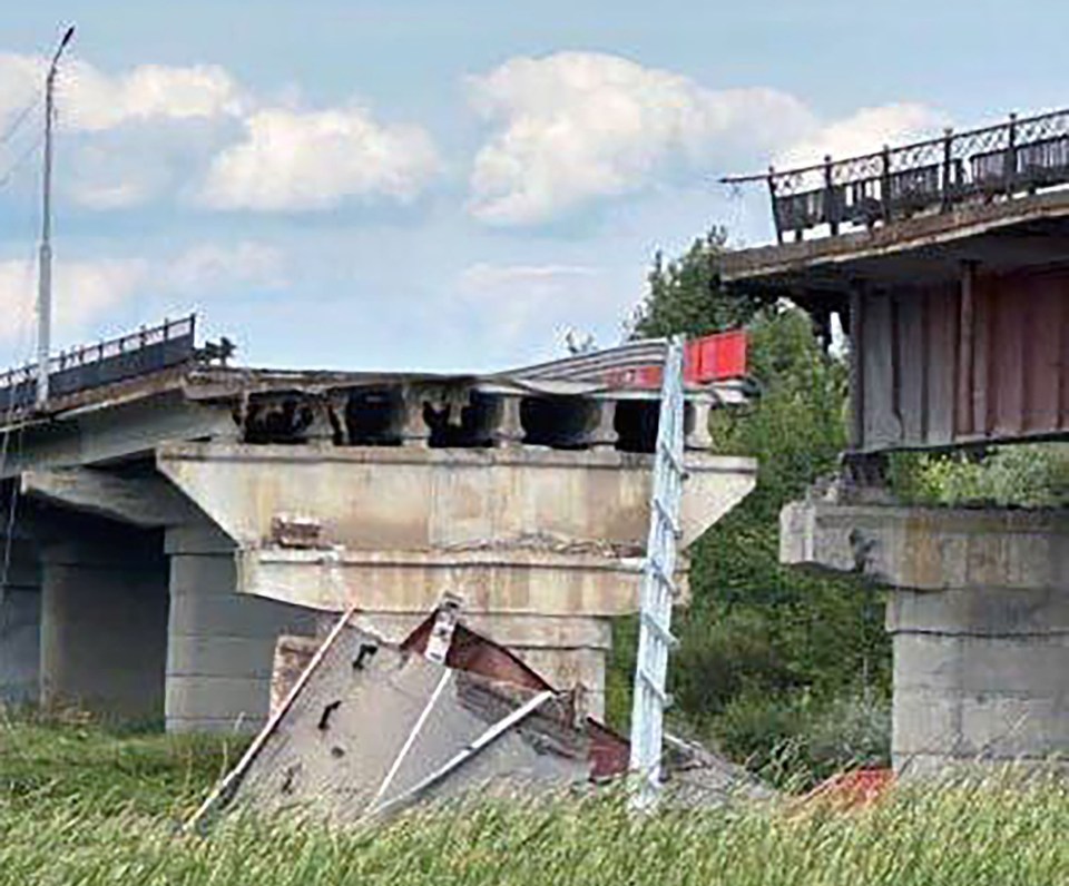 Ukrainian forces target bridges in Kursk region, Russia: one bridge destroyed by missile strikes, another one hit; Glushkovsky district partially cut off