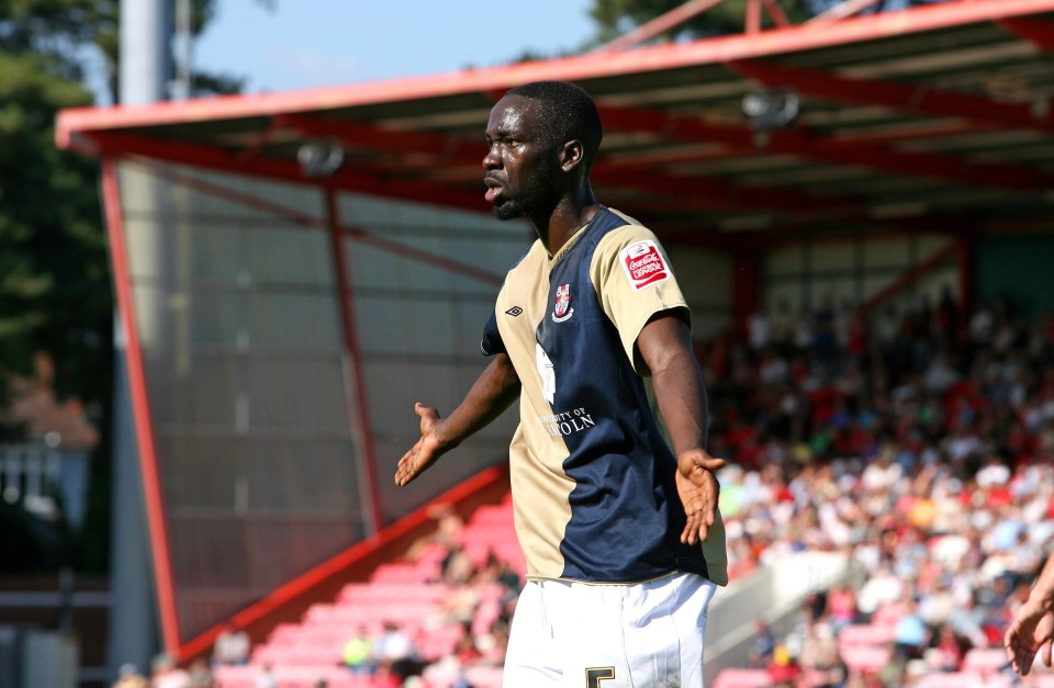 a soccer player with the number 5 on his jersey