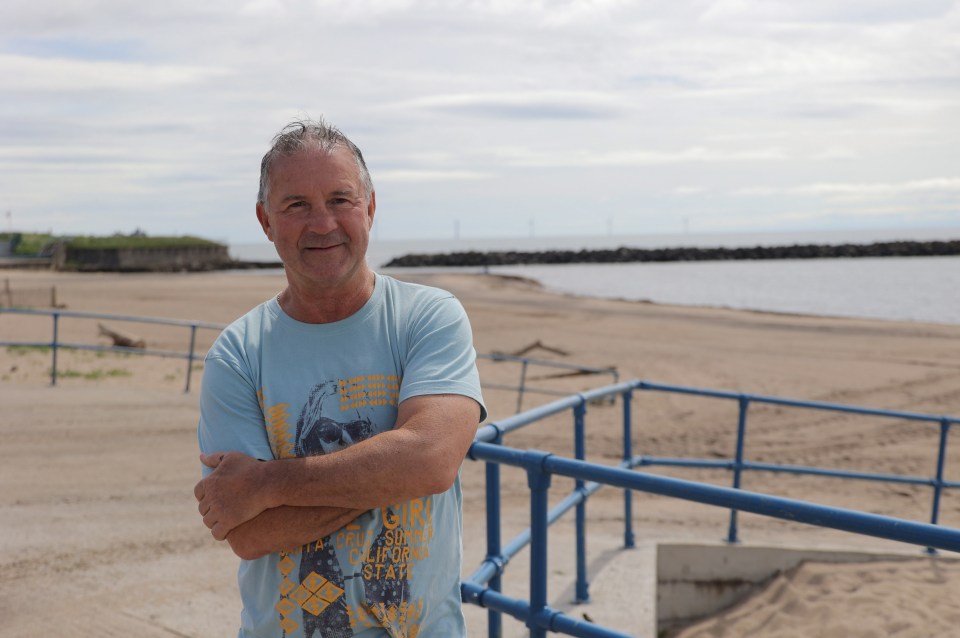 a man wearing a blue shirt that says california state