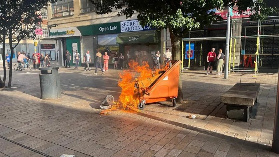 BBC The disorder returned to the city centre, where the O2 shop was damaged and items set on fire, in HULL