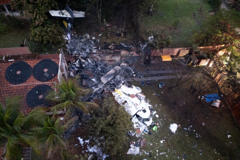 epa11541298 Aerial view of the site where a Voepass airline plane crashed, in Vinhedo, Brazil, 09 August 2024. A plane with 62 people on board crashed on 09 August in a residential area of the Brazilian municipality of Vinhedo, in the state of Sao Paulo, leaving no survivors. EPA/Isaac Fontana