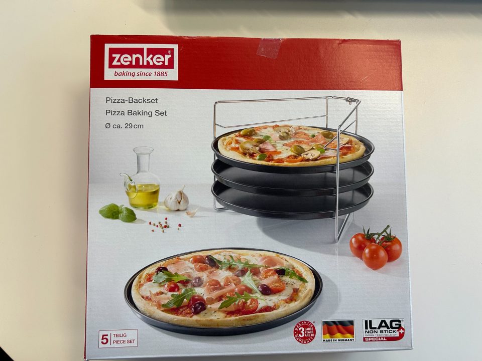 A Pizza Baking set was also included