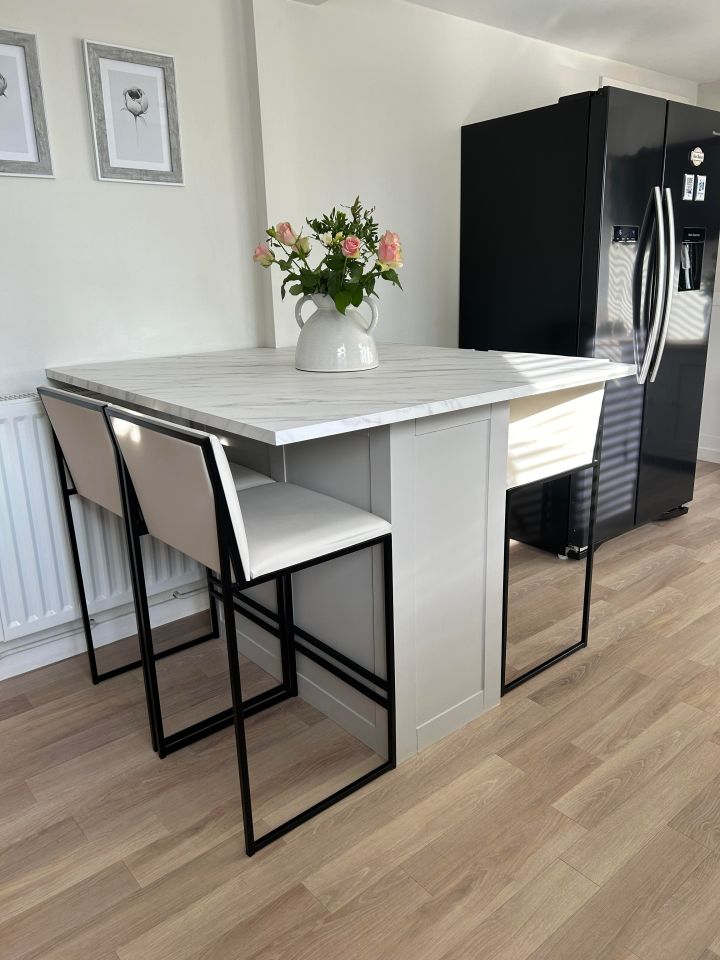 Jill make her kitchen island from an IKEA Kallax unit