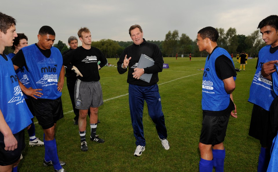 a group of soccer players wearing blue vests that say mitre