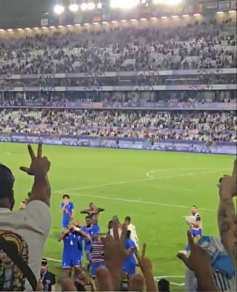 France players blow kisses at Argentina fans