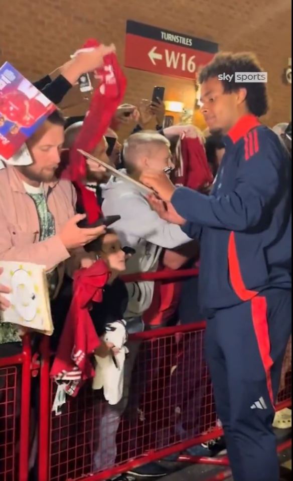 The Dutchman devoted time to sign autographs for fans outside Old Trafford