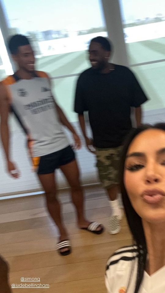 Kardashian took a blurry selfie with Bellingham