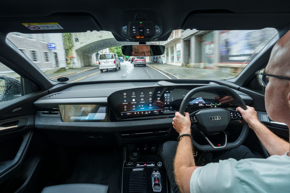 Inside, there's a functional light bar on the top of the dash, which gives you visuals including state of charge, indicator directions and warnings