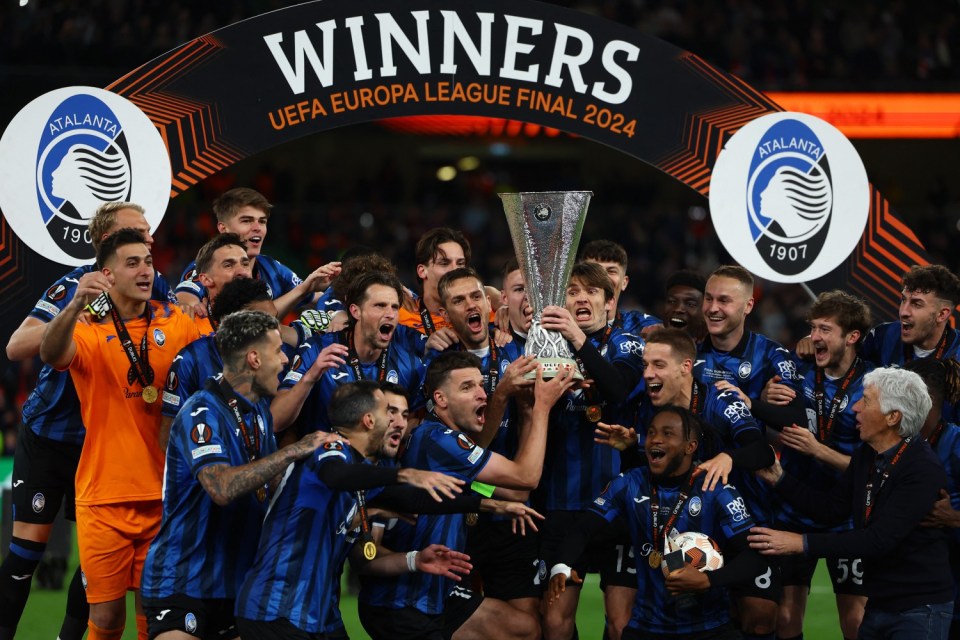 Soccer Football - Europa League - Final - Atalanta v Bayer Leverkusen - Aviva Stadium, Dublin, Ireland - May 22, 2024 Atalanta's Berat Djimsiti lifts the trophy as he celebrates with teammates after winning the Europa League REUTERS/Hannah Mckay