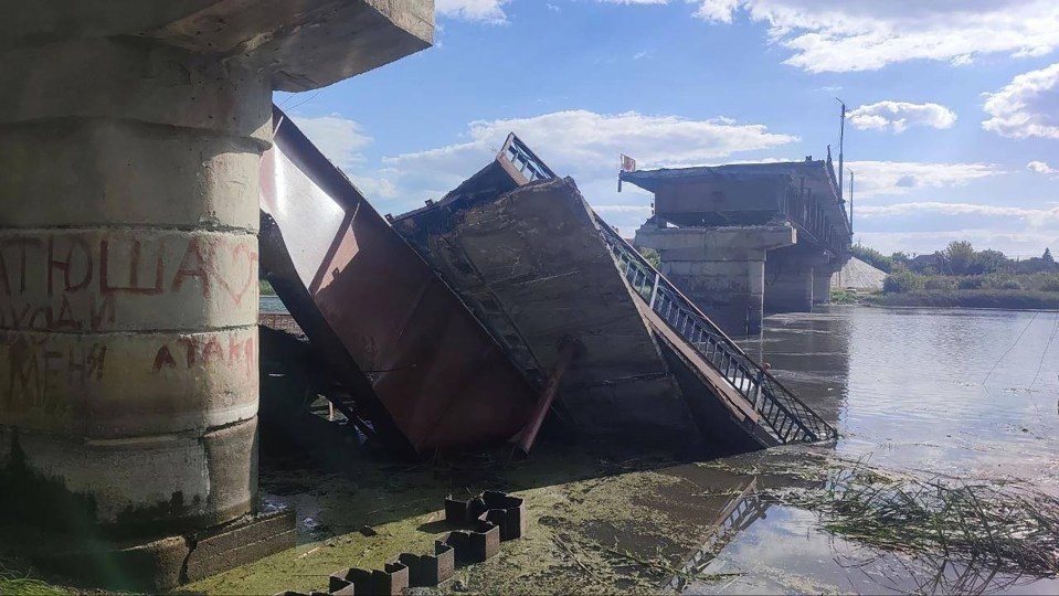 Ukrainian forces target bridges in Kursk region, Russia: one bridge destroyed by missile strikes, another one hit; Glushkovsky district partially cut off