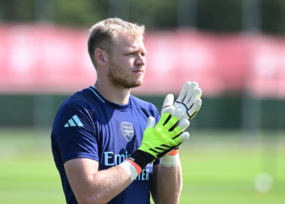 a man wearing a blue shirt that says emirates on it