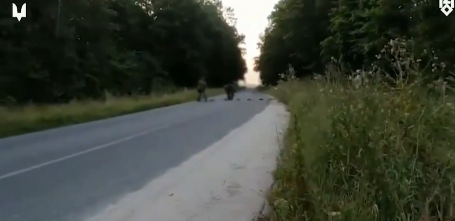 Ukrainian troops mined a road