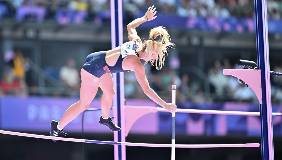 The world No1 failed to clear a height of 4.55m