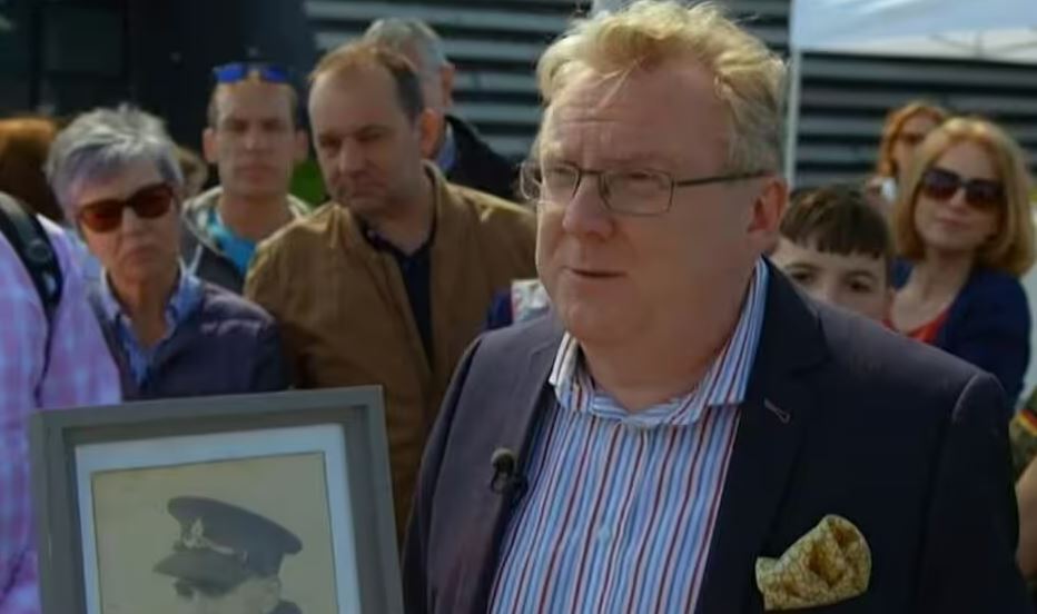 Antiques Roadshow expert Mark Smith explained the collection was so rare as things like this 'don't come on the market'.