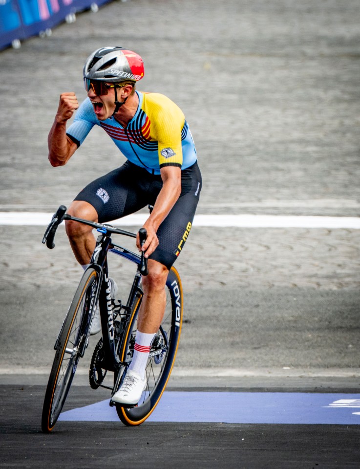 He had to finish the race on a new bike after a punctured tyre