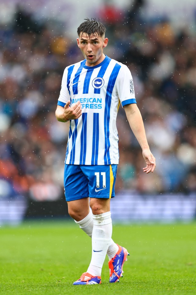 a soccer player with the number 11 on his jersey