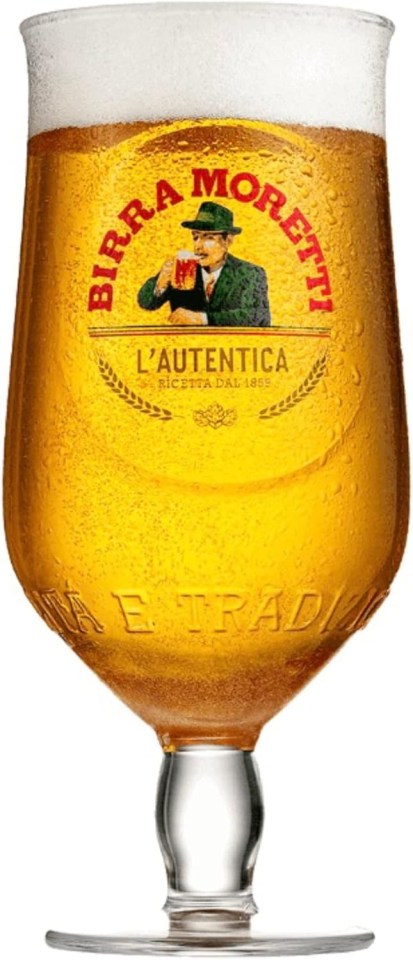 a full glass of birra moretti l' autentica