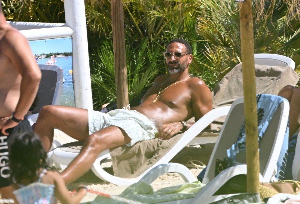 Former Manchester United ace Rio looked super chilled out as he sat under some palm trees