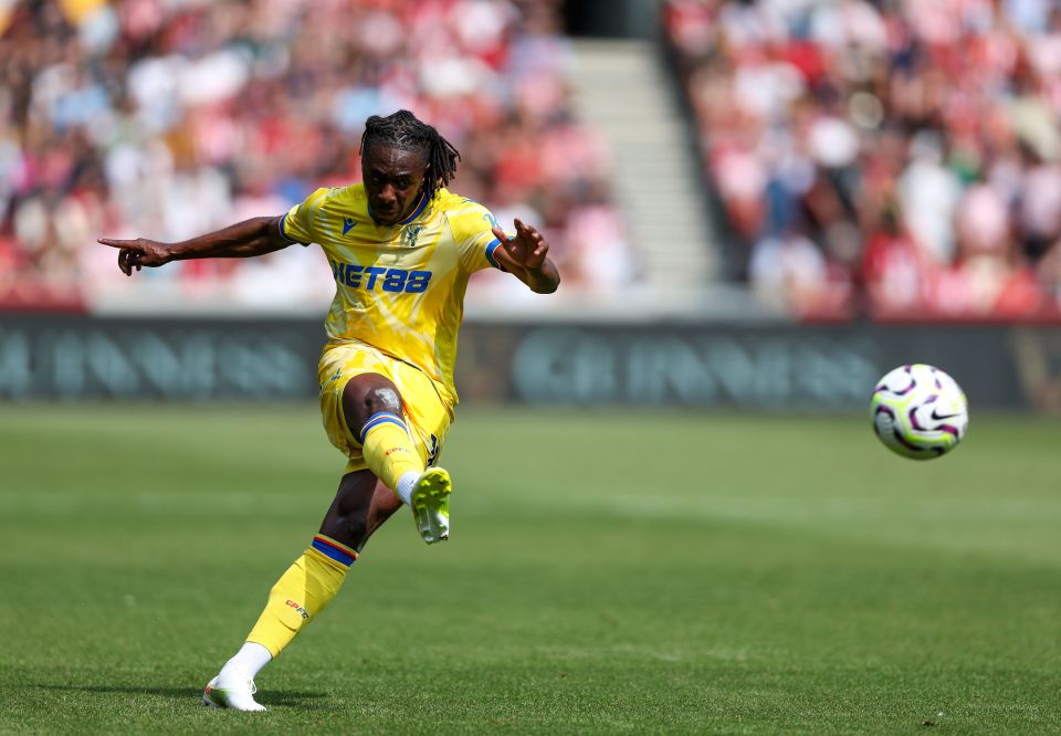 a soccer player in a yellow jersey with the word net88 on it