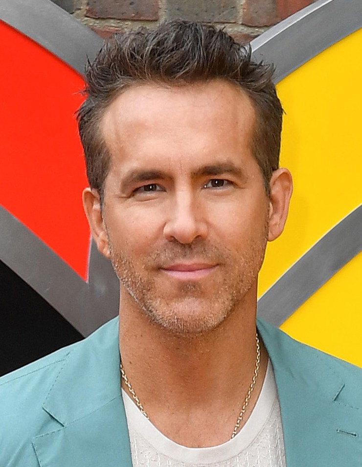 Let’s all Marvel at how much sexier Deadpool actor Ryan looks when he’s sporting some designer stubble