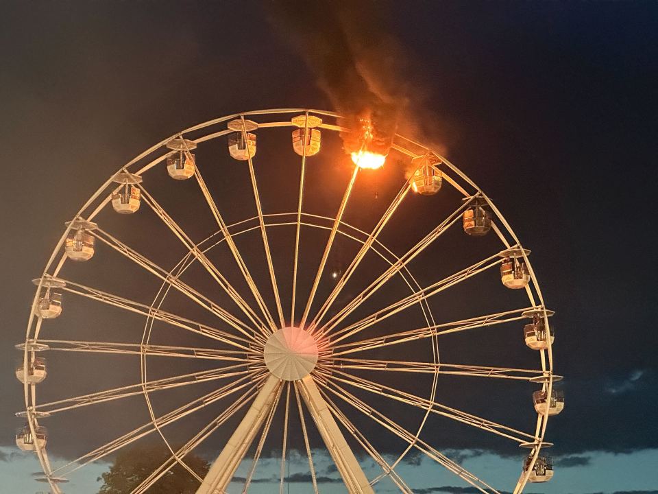 A closer view of the fire on the festival ride