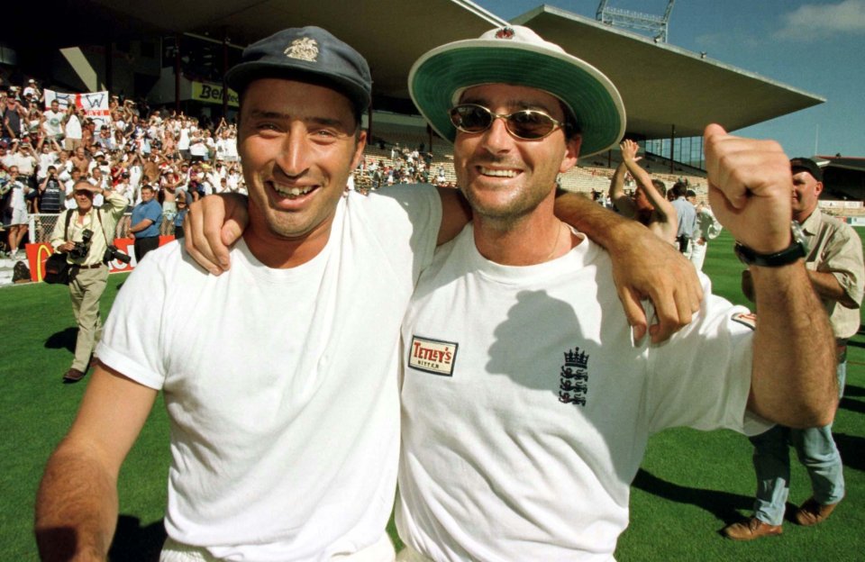 Thorpe celebrates England's test series win over New Zealand with Nasser Hussain