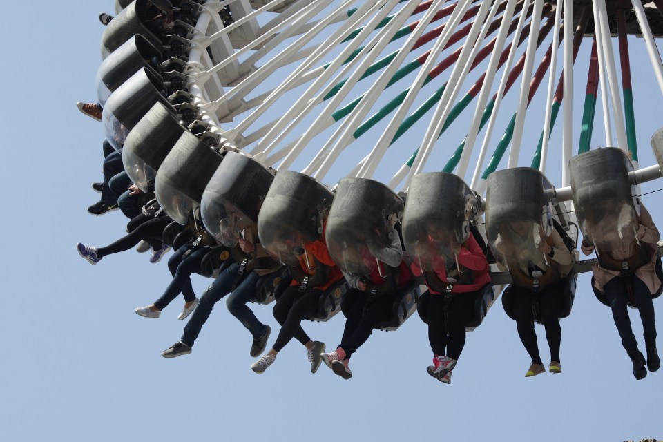 a group of people are riding a ferris wheel ride